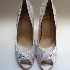 Peep toe pump